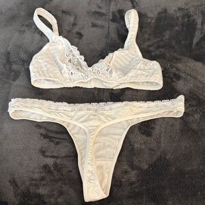 Simplicity Cream Lace Bra and Panty Set